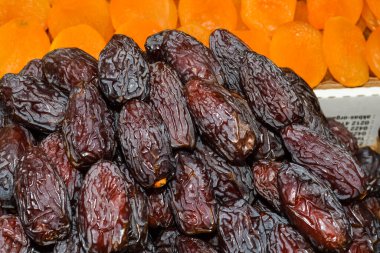 İstanbul, Türkiye 'deki Büyük Pazar' da çeşitli kurumuş meyvelerle tezgah