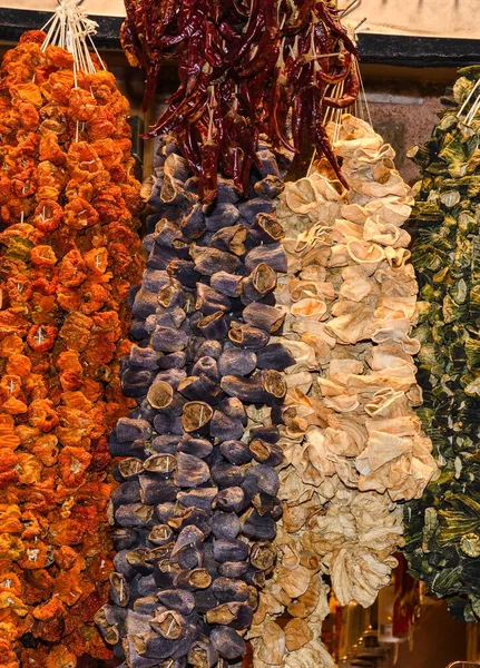 Torkade Grönsaker Hänger Grand Bazaar Turkiet — Stockfoto