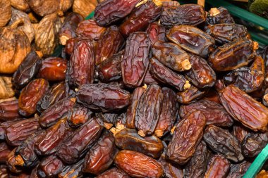 İstanbul, Türkiye 'deki Büyük Pazar' da çeşitli kurumuş meyvelerle tezgah