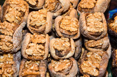 İstanbul, Türkiye 'deki Büyük Pazar' da çeşitli kurumuş meyvelerle tezgah