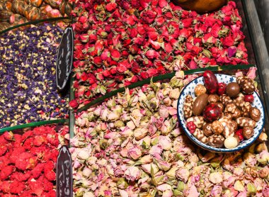 İstanbul 'da çeşitli çay ve baharatlar Türkiye' de ve Grand Bazaar 'da