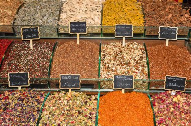İstanbul 'da çeşitli çay ve baharatlar Türkiye' de ve Grand Bazaar 'da