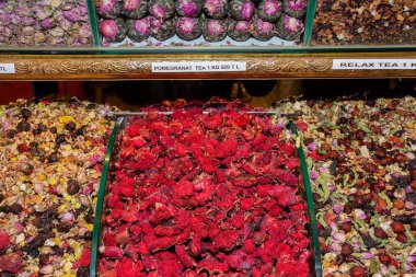 İstanbul 'da çeşitli çay ve baharatlar Türkiye' de ve Grand Bazaar 'da