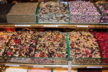 İstanbul 'da çeşitli çay ve baharatlar Türkiye' de ve Grand Bazaar 'da