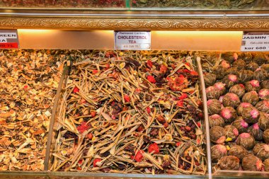 İstanbul 'da çeşitli çay ve baharatlar Türkiye' de ve Grand Bazaar 'da