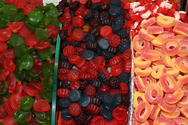 Renkli Renkli Çikolata Kaplı Fındık Damlaları Meyve Sosu Renkli Şekerler — Stok fotoğraf