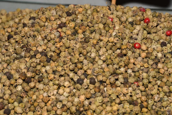 混合胡椒玉米的背景 不同颜色的胡椒玉米 — 图库照片