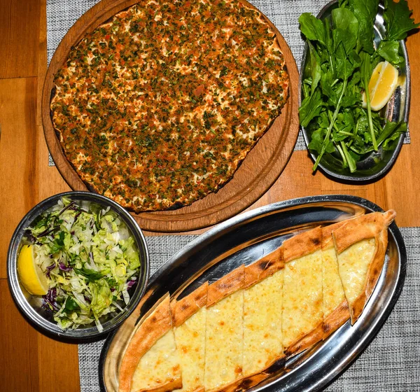 Traditional Turkish Pizza Called Lahmacun Being Prepared Meat Onion Parsley — Stock Photo, Image