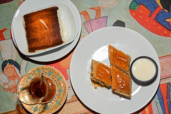 Estambul Turquía 2019 Tienda Hafiz Mustafa Estambul Postres Tradicionales Turcos —  Fotos de Stock