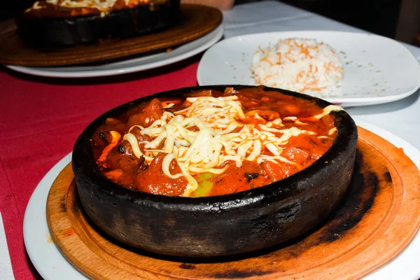 Indische Küche Traditionelles Hühnercurry Mit Kartoffeln Knoblauch Ingwer Grünen Erbsen — Stockfoto