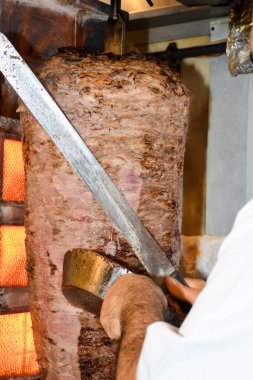 Shawarma, Orta Doğu mutfağında ince dilimlere ayrılmış etten oluşan koni şeklinde istiflenmiş ve yavaşça dikey bir rostoda veya tükürükte kızartılmış bir yemek. Tavuk, sığır eti, kuzu eti