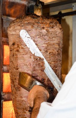 Shawarma, Orta Doğu mutfağında ince dilimlere ayrılmış etten oluşan koni şeklinde istiflenmiş ve yavaşça dikey bir rostoda veya tükürükte kızartılmış bir yemek. Tavuk, sığır eti, kuzu eti