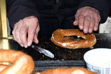 Simit is a Turkish loop-shaped bread, encrusted with sesame seeds, and you can find it encrusted with sunflower seeds. It is also called Cracknel and Gevrek and served for breakfast. Fresh Food Buffet clipart