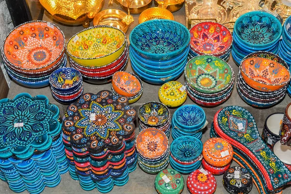 Orientalisk Färgglada Keramiska Skålar Till Salu Grand Bazaar Istanbul Turkiet — Stockfoto