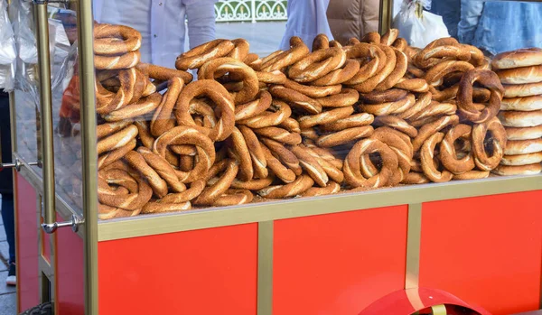 Simit Pan Turco Forma Asa Incrustado Con Semillas Sésamo Puede —  Fotos de Stock