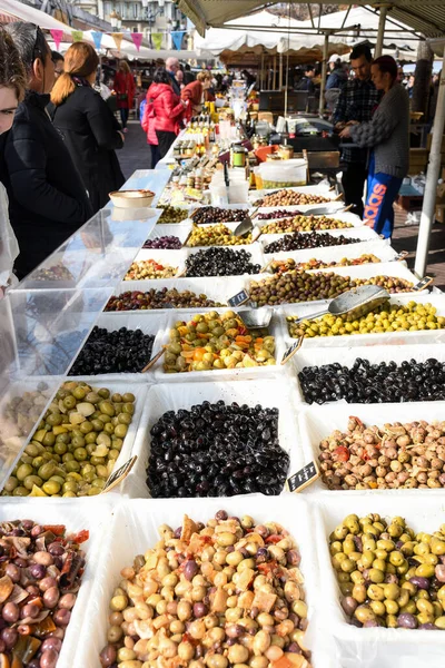 Nice Frankrijk Februari 2020 Groot Assortiment Olijven Koop Een Openluchtmarkt — Stockfoto