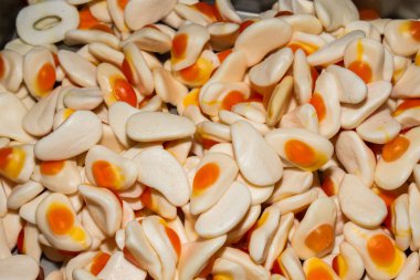 Satılık bir sürü jelibon. Çeşit çeşit şekerli jelibon. Arkaplan veya Doku Üst Görünüm Jöle Şekerleri.