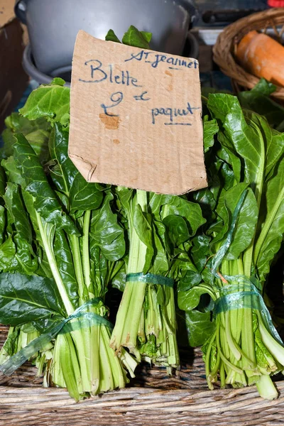 Collards: Used in Southern-style cooking, collard greens are similar in nutrition to kale. But they have a heartier and chewier texture and a stronger cabbage-like taste.