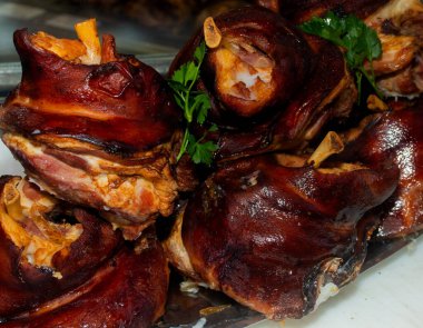 Schweinshaxe, ya da tuzlu ve kızarmış bir tene sarılmış yumuşak ve sulu domuz budu, tam anlamıyla Oktoberfest ya da Sonbahar Festivali için bir tariftir..