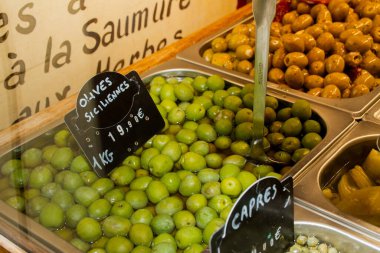 Nice, Fransa, 25 Şubat 2020: Pazarda satılık taze ürün