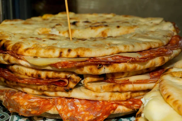 Pita Con Jamón Queso Salami Mercado Comida Callejera Italiana — Foto de Stock