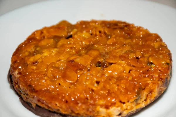 French Crunchy Almond Tart Dengan Karamel Dan Apel — Stok Foto