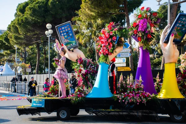 Nice Ranska Helmikuuta 2020 Carnaval Nice Osallistujat Nizzan Karnevaaliparaatiin King — kuvapankkivalokuva