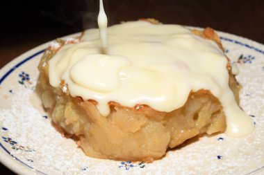 Varşova, Polonya, 21 Ocak 2020: Polonya 'nın başkentinde Pracownia Cukiernicza adlı ünlü tarihi çörekçi