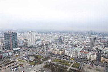 Varşova, Polonya, 21 Ocak 2020: Varşova, Polonya Kültür ve Bilim Sarayı 'nın yukarısından şehre bakış