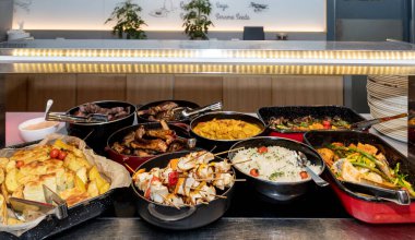 Yemek Büfesi Yemek Yemeği Partisi Paylaşım Konsepti, Paskalya brunch 'ı bir otelde ya da etkinlikte