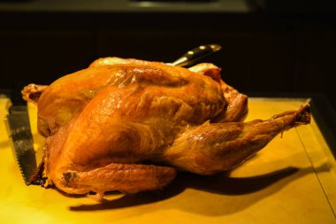 Noel ya da Şükran Günü hindisi kırsal ahşap masada