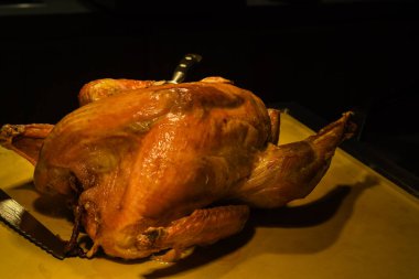 Noel ya da Şükran Günü hindisi kırsal ahşap masada