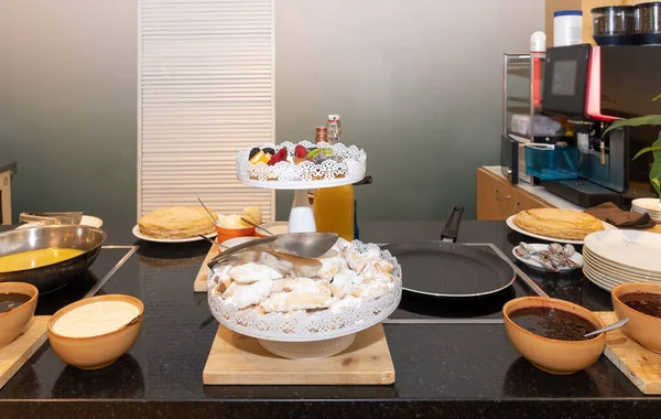 Grande Variedade Sobremesas Muffins Bolos Tortas Candy Bar Durante Recepção — Fotografia de Stock