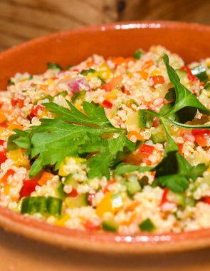 Oteldeki pazar kahvaltısı büfesi sırasında yemek seçimi. Taze Yemek Büfesi Yemek Yemeği Paylaşım Partisi Konsepti