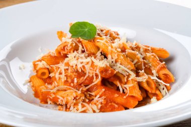 Napoli soslu spagetti Napoli, Napolyon sosu, spagetti Napoli, spagetti, domates ve lezzetli zeytinlerle hazırlanmış geleneksel İtalyan makarna yemeği..