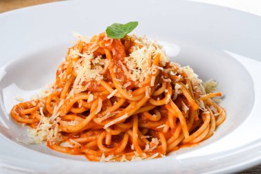 Napoli soslu spagetti Napoli, Napolyon sosu, spagetti Napoli, spagetti, domates ve lezzetli zeytinlerle hazırlanmış geleneksel İtalyan makarna yemeği..