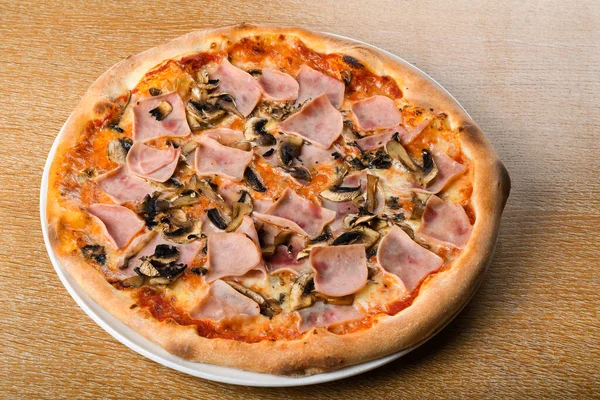 Pizza Prosciutto Funghi Pâte Italienne Traditionnelle Four Avec Garnitures Sauce — Photo