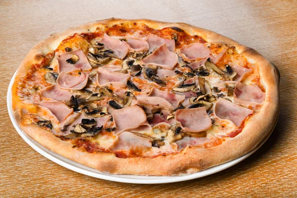 Pizza Prosciutto Funghi Pâte Italienne Traditionnelle Four Avec Garnitures Sauce — Photo
