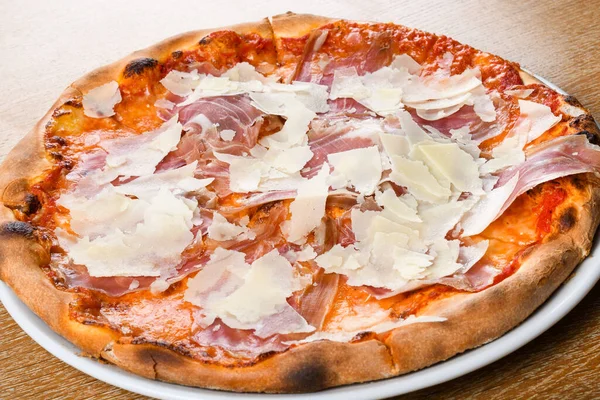 Italian Pizza Oven Baked Traditional Tomato Sauce Mozzarella Prosciutto Arugula — Stock Photo, Image