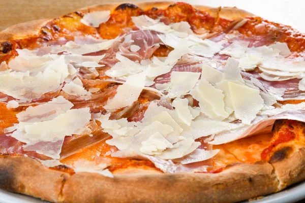 Italian Pizza Oven Baked Traditional Tomato Sauce Mozzarella Prosciutto Arugula — Stock Photo, Image