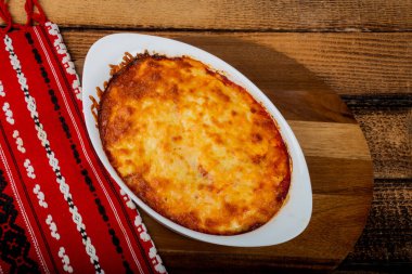 Musakka, Levant, Ortadoğu ve Balkanlar 'da, çoğu zaman kıyma da dahil olmak üzere patlıcan bazlı ve patlıcan bazlı bir yemektir..