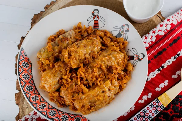 Sarma Ist Ein Gericht Aus Weinreben Kohl Mönchsrhabarber Oder Mangoldblättern — Stockfoto