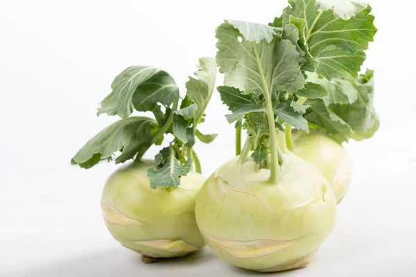Trois Morceaux Légumes Chou Rave Isolés Sur Fond Jaune Simple — Photo