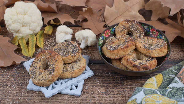Healthy cauliflower rice bagels snack gluten free vegan low carb. Healthy eating concept. Gluten, lactose, sugar free recipe — Stock Image Healthy Cauliflower Rice Bagels Snack Gluten Free Vegan Low Carb Royalty Free Stock Images