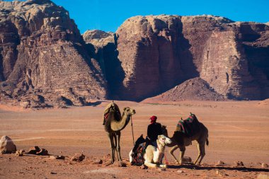 Amman, Ürdün, 17 Mart 2019: Wadi Rum (Ay Vadisi) Ürdün 'ün en güneyinde, Arap çölünün batı kıyısında yüksek bir platoda yer almaktadır..