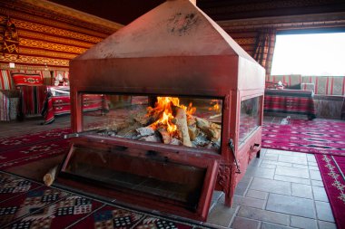 Amman, Ürdün, 17 Mart 2019 Wadi Rum Bedevi kamp ateşi