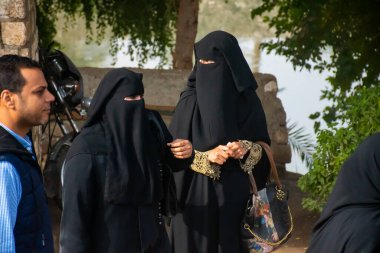 Aswan, Mısır, 24 Aralık 2018: Mısır 'da Nil nehri boyunca günlük yaşam. Fakir insanlar günlük hayatlarını yaşıyorlar.