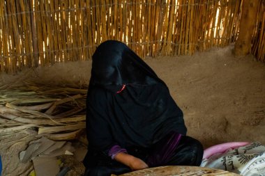 Kahire, Mısır, 24 Aralık 2018: Çölün ortasında Bedevi kampı