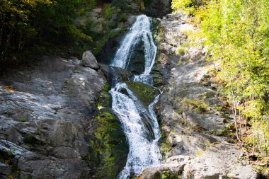 Caciulata, Romana, 09 Nisan 2019: Cascada Lotrisor Şelalesi Romanya 'da