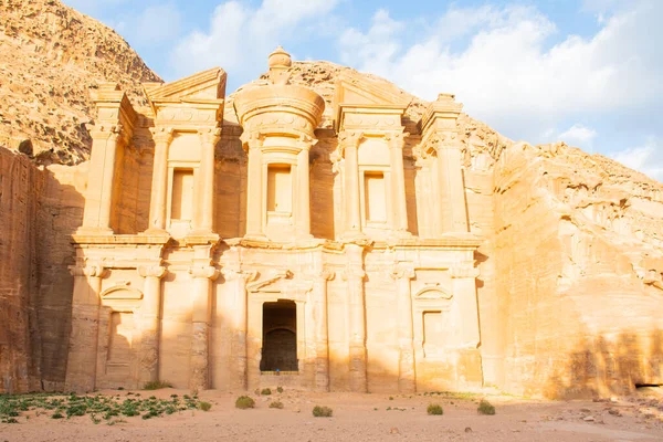 Αμμάν Ιορδανία Μαρτίου 2019 Μονή Στο Khazneh Θησαυροφυλάκιο Αρχαία Πόλη — Φωτογραφία Αρχείου
